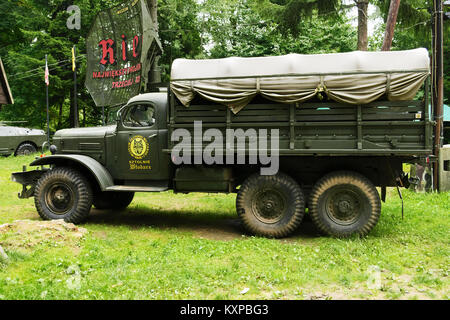 Historischen sowjetischen ZIL 157 6x6 Armee Lkw auf Ausstellung im Projekt Riese museum in Wlodarz, Niederschlesien, Polen. Stockfoto