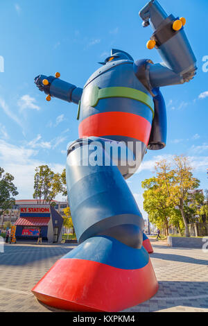 KOBE, Japan - 26. Oktober: Gigantor Roboter in Kobe, Japan am 26. Oktober 2014. Gebaut, um den 15. Jahrestag der Großen Hanshin Erdbeben zu gedenken. Stockfoto