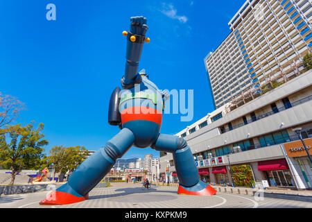 KOBE, Japan - 26. Oktober: Gigantor Roboter in Kobe, Japan am 26. Oktober 2014. Gebaut, um den 15. Jahrestag der Großen Hanshin Erdbeben zu gedenken. Stockfoto