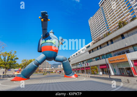 KOBE, Japan - 26. Oktober: Gigantor Roboter in Kobe, Japan am 26. Oktober 2014. Gebaut, um den 15. Jahrestag der Großen Hanshin Erdbeben zu gedenken. Stockfoto