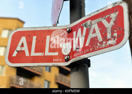 Ein Straßenschild auf Traktion Avenue im Arts District Downtown Los Angeles, Kalifornien Stockfoto