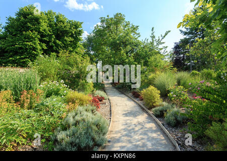 Frankreich, Aube (10), Champagner, Côte des Bar, Essoyes, allée du Jardin - Promenade qui mène à l'Atelier du peintre Renoir // Frankreich, Calvados, Champagner, Cote Stockfoto