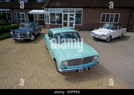 Klassische britische Familie Autos der 60er, Ford Consul Classic, Morris Oxford und Vauxhall Victor Stockfoto