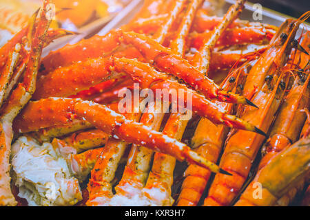 Königskrabbenscheren und Garnelen und Meeresfrüchte in Japan Stockfoto