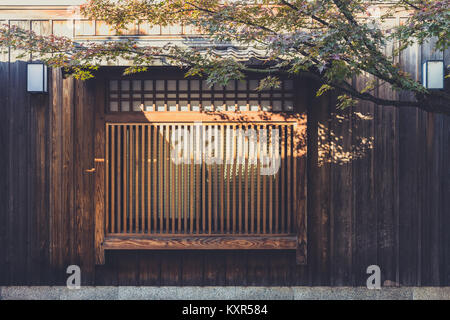 Japanische Holz Fenster Kunst traditionelle Architektur vitnage Farbton Stockfoto