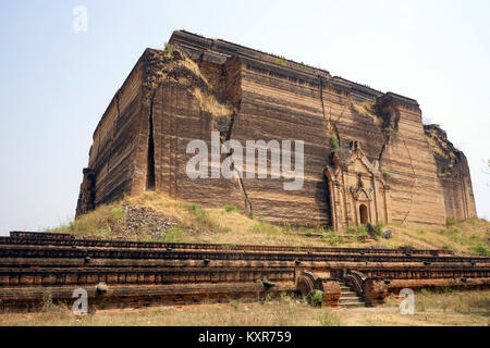 MANDALAY, MYANMAR - ca. April 2017 Mingun Pagode Stockfoto