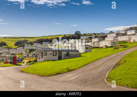 Eine unschöne Sammlung von permanenten caravan Stellplätze in der Nähe der S.W. Küste bei Bier auf der Jurassic Coast, Devon, England, Großbritannien Stockfoto