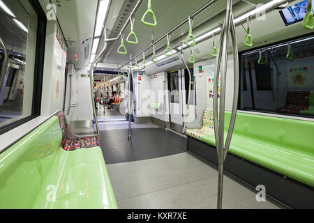 Singapur - Oktober 18, 2014: Die Mass Rapid Transit ist ein Rapid Transit System bilden die wichtigsten Komponenten des Systems Bahn in Singapur. Stockfoto