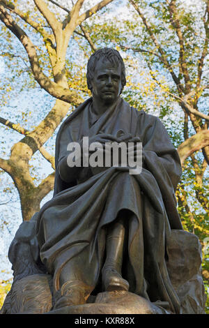 New York, New York State, Vereinigte Staaten von Amerika. Statue im Central Park der Schottischen Schriftsteller Sir Walter Scott, 1771-1832 von der Schottischen Bildhauer Sir Stockfoto