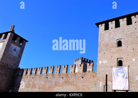 Eingang des Castelvecchio Museum in Verona, Italien. Die mittelalterlichen Castelvecchio wurde zwischen 1354 und 1356 erbaut. Stockfoto