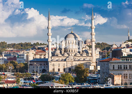 ISTANBUL, Türkei - September 08, 2014: Die neue Moschee (Yeni Cami) ursprünglich genannt die Valide Sultan Moschee am September 08, 2014 in Istanbul, Türkei. Stockfoto