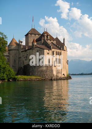 Cateau de Chillon durch Genfer See Stockfoto