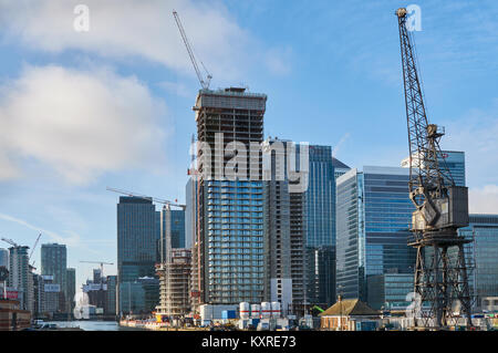 Neubau in Canary Wharf, London Docklands, East London, Großbritannien, von Osten gesehen Stockfoto