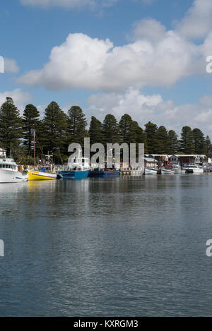 Der historische Hafen von Port Fairy, auf dem Moyne River in Victoria, Australien gelegen, ist ein Freizeit- und kommerzielle Fischereihafen. Stockfoto