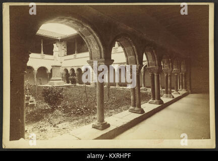 Ansicht der Kathedrale Saint-Lizier in Saint-Lizier, Ariège, gezeichnet von Jean-Auguste Brutails und gehalten von Université Bordeaux Montaigne, datiert 1802, mit der romanischen Form der Kathedrale und dem umliegenden Dorf. Stockfoto