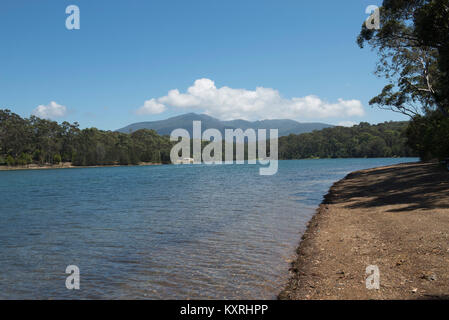 Wallaga Lake in der Nähe der Stadt Bermagui in New South Wales, Australien, ist der größte See im Süden von New South Wales. Stockfoto