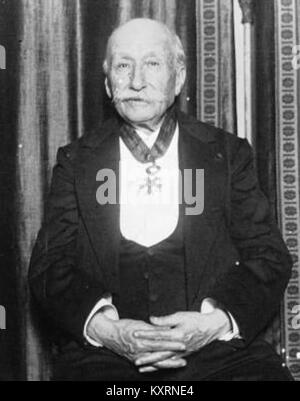 Eine historische Fotografie oder Dokumentation von Clément Ader aus dem Jahr 1922, einer Schlüsselfigur der frühen Luftfahrtgeschichte und eines Pioniers des Fluges. Stockfoto