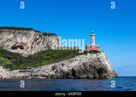 Leuchtturm an der Punta Carena, Insel Capri, Provinz Neapel, Kampanien, Italien. Stockfoto