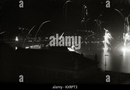 Concurso de fuegos artificiales en la Bahía de la Concha (2 de 8) - Fondo Car-Kutxa Fototeka Stockfoto