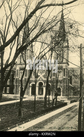Das Couvent des Dominicains und die Eglise de Notre-Dame-du-Rosaire in Saint-Hyacinthe, Québec, sind katholische Einrichtungen aus dem 19. Jahrhundert, die für ihre neugotische Architektur und ihre historische Rolle in der religiösen Bildung und im Gemeinwesen bekannt sind. Stockfoto