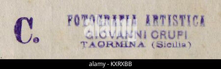 Am 14. Juli 1886 nahm der italienische Fotograf Giovanni Crupi den Lavastrom vom neuen Monte Gemmellaro auf dem Ätna auf Sizilien auf und dokumentierte die vulkanische Aktivität und die geologischen Veränderungen während des Eruptionsereignisses. Stockfoto