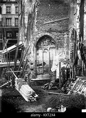 Fotografie der Kirche Saint-Etienne-du-Mont in Paris, Frankreich, mit ihren architektonischen Elementen der Gotik und Renaissance, einschließlich der markanten Kugelleiste, der kunstvollen Fassade und der detaillierten Mauerwerk. Stockfoto