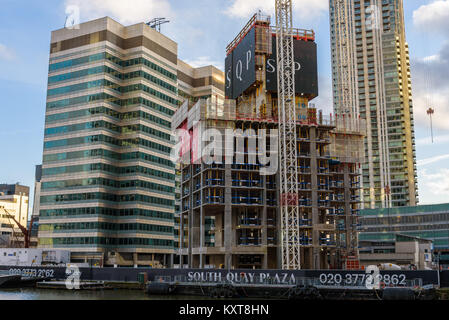 Bau in Isle of Dogs London. South Quay Plaza Projekt Neue wohnwolkenkratzer von Berkeley in der Entwicklung südlich der Canary Wharf. Stockfoto