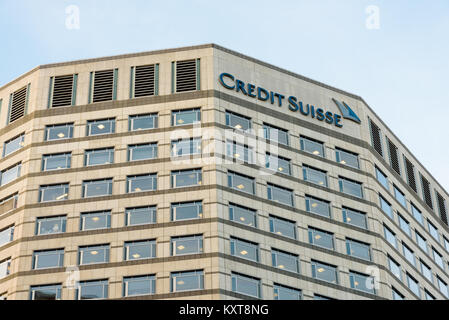 London, England - Januar 2018. Ansicht der Credit Suisse Gebäude in Canary Wharf. Stockfoto