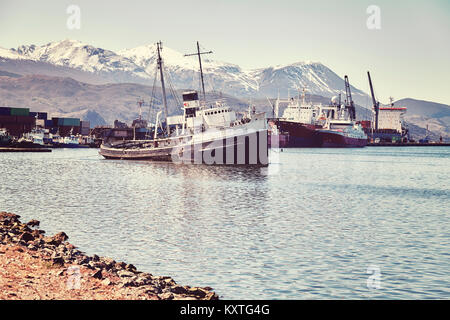 Hafen von Ushuaia Stadt, die gemeinhin als die südlichste Stadt der Welt bekannt, Farbe getonte Bild, Argentinien. Stockfoto