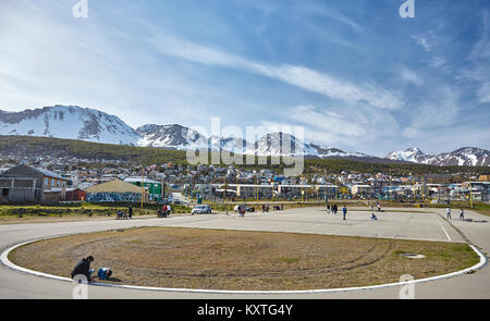 Ushuaia, Argentinien - Oktober 28, 2013: Schule Spielfeld in der Innenstadt von Ushuaia. Stockfoto