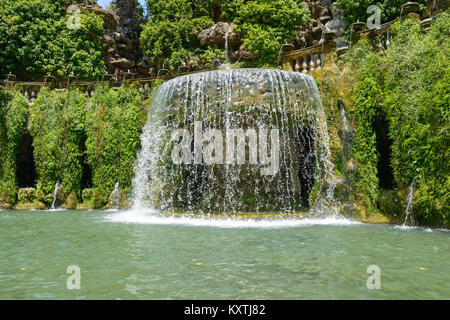 Schöne und große Brunnen im Tivoli Loking wie ein Wasserfall Stockfoto