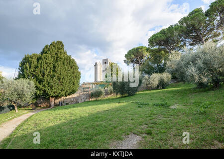 Landschaft des mittelalterlichen Dorfes namens San Gimignano in der Toskana, Italien Stockfoto