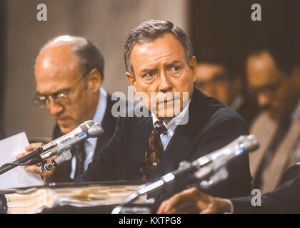 WASHINGTON, DC, USA - 12. SEPTEMBER 1991: US-Senator Orrin Hatch (R-Utah) während der Schiedsausschuss Anhörung zum Supreme Court nominee Clarence Thomas. Stockfoto