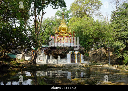 PYIN OO LWIN, MYANMAR - ca. April 2017 Pwe Gauk Wasserfall Stockfoto