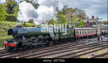 Der Flying Scotsman am Bluebell Railway ziehen sich aus Horsted Keynes Station auf dem Weg nach East Grinstead Stockfoto
