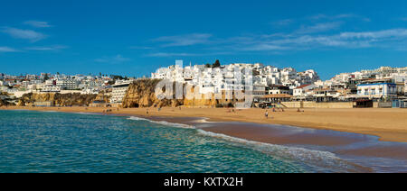 Panoramablick von Albufeira an der Algarve im Winter Stockfoto