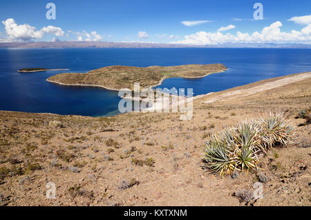 Bolivien - Isla del Sol im Titicacasee, dem größten drohnengestützten See der Welt Stockfoto