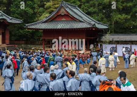 Nikko, Tochigi, Japan - November 1, 2019: historische Parade der Samurai Krieger zu Nikko Toshogu Schrein Herbst Grand Festival (Hyakumono-Zoroe Sennin Stockfoto