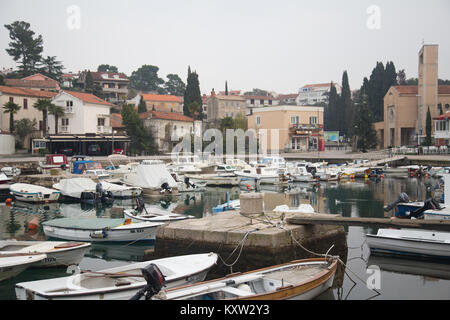 Malinska Stadt im nordwestlichen Teil der Insel Krk in Kroatien Stockfoto