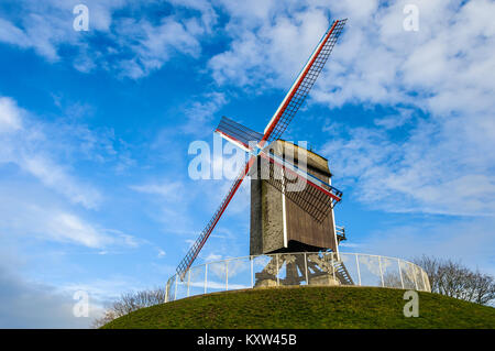 Alte Windmühle im UNESCO Weltkulturerbe Altstadt von Brügge, Belgien. Stockfoto