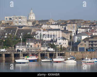 Hafen und Stadt Penzance, Penwith Halbinsel, Cornwall, England, Großbritannien im Juni Stockfoto