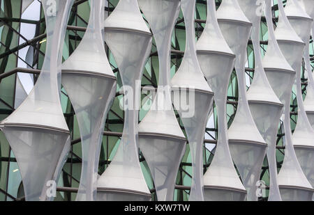 Detail der neuen US-Botschaft, in neun Ulmen, London, die noch in diesem Monat zu öffnen. Stockfoto