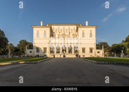 Villa Borghese (Heimat der Galerie Borghese Museum) in Rom, Anfang des 17. Jahrhunderts italienische Spätrenaissance manieristischen Gebäude, Süd-West-Fassade Stockfoto