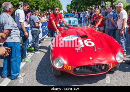 1950 FERRARI 275/340 AMERIKA SCAGLIETTI, in der Nähe der Ziellinie die Mille Miglia, Brescia, Italien 2017 Stockfoto