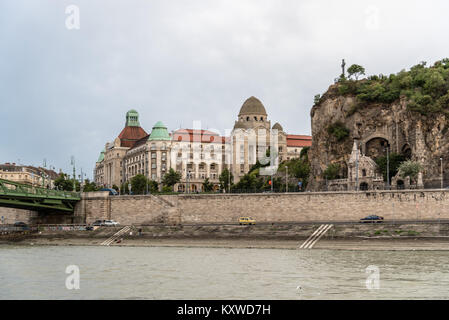 Budapest, Ungarn - 12. August 2017: Gellért Heilbad und Schwimmbad in Budapest. Die Badewanne Komplex wurde im Jugendstil erbaut. Die Stockfoto