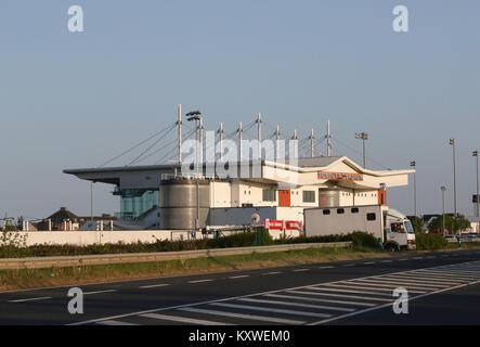 Die Dudalk Stadium, Dundalk, Irland - ein modernes Stadion, das hält beide Pferde- und Windhundrennen. Stockfoto