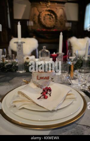 Eine Einstellung mit der Bezeichnung "Lucas' auf einem Stück Birkenrinde gemalt. Stockfoto