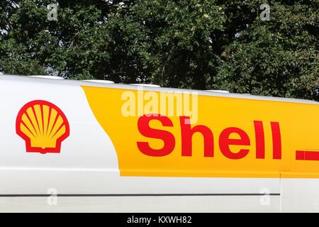 Hylke, Dänemark - 15. September 2017: Shell Logo auf einem Lastwagen. Shell ist ein anglo-niederländischen multinationalen Öl- und Gasunternehmen Stockfoto