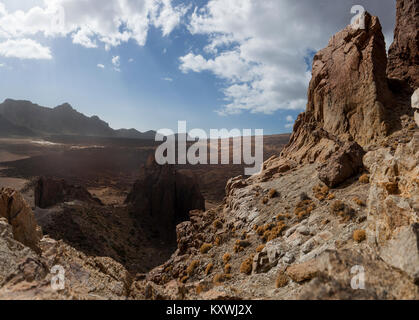 Der Blick in die vulkanische Becken mit vulkanischer Aktivität auf Teneriffa Stockfoto