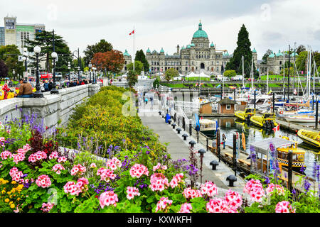 Blick auf den Victoria Inner Harbour und British Columbia Provincial Parliament Building Stockfoto